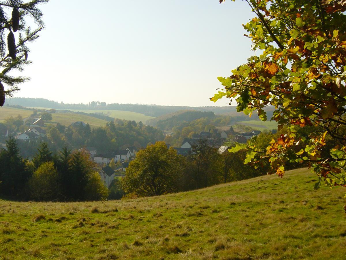 Landgasthaus Zum Kreuzberg Schonbach (Vulkaneifel) Exterior foto